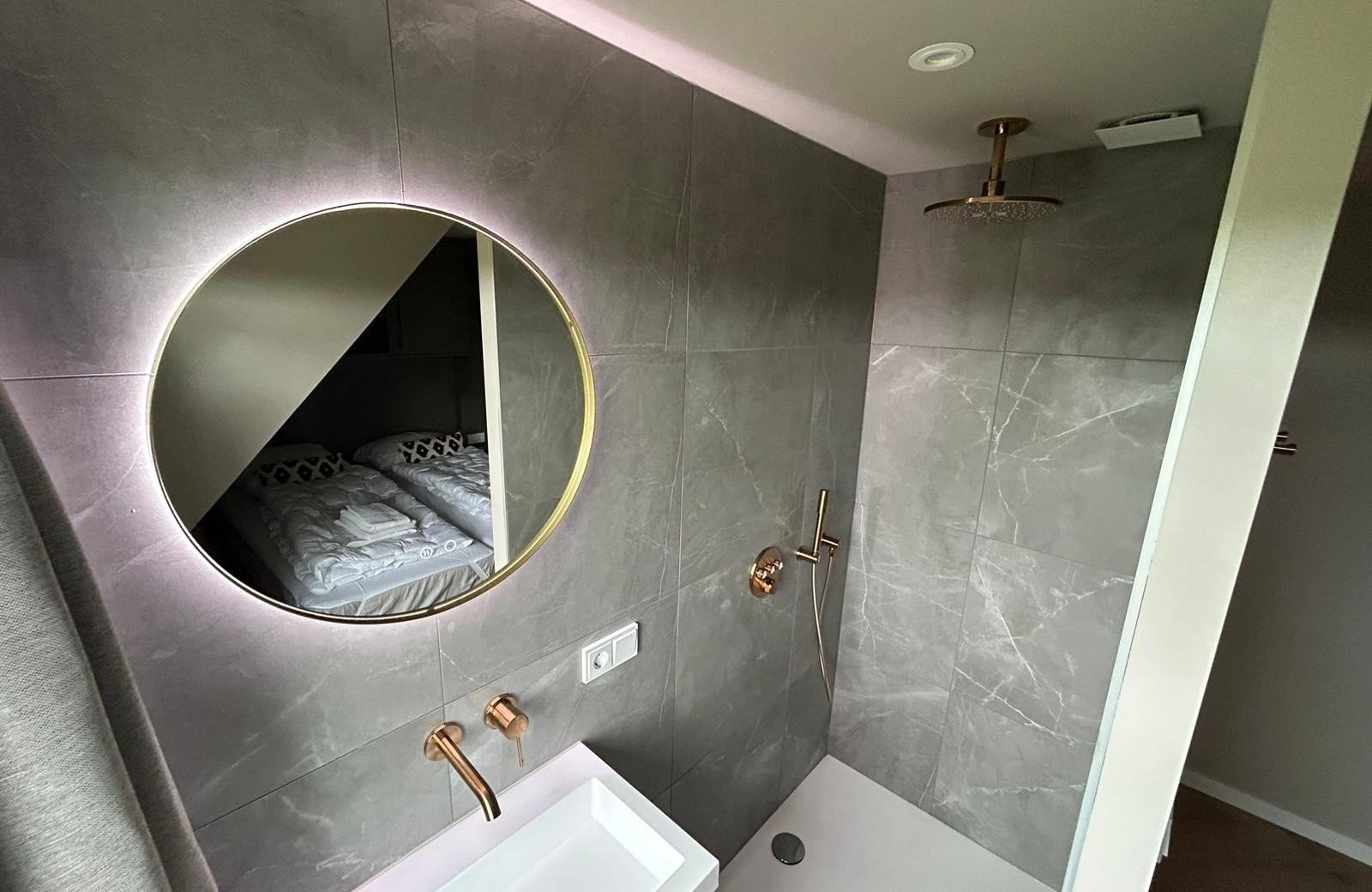 Badkamer slaapkamer 1